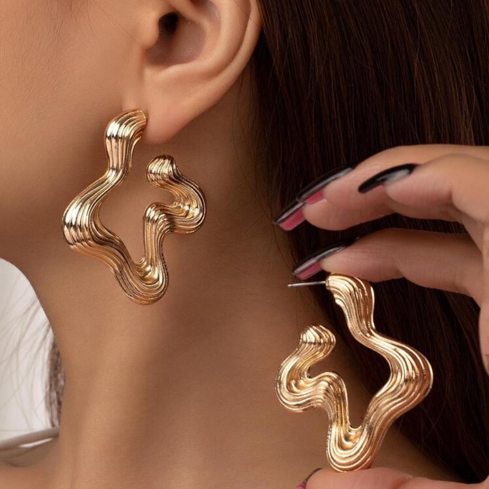 Structured Cuff Hoop Earrings